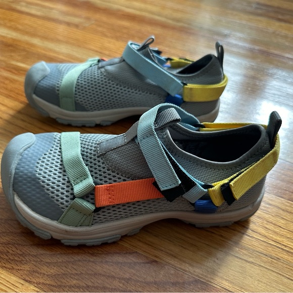 Teva Outflow Universal Water Shoe | Kids size 3 | Rainbow - Picture 3 of 6